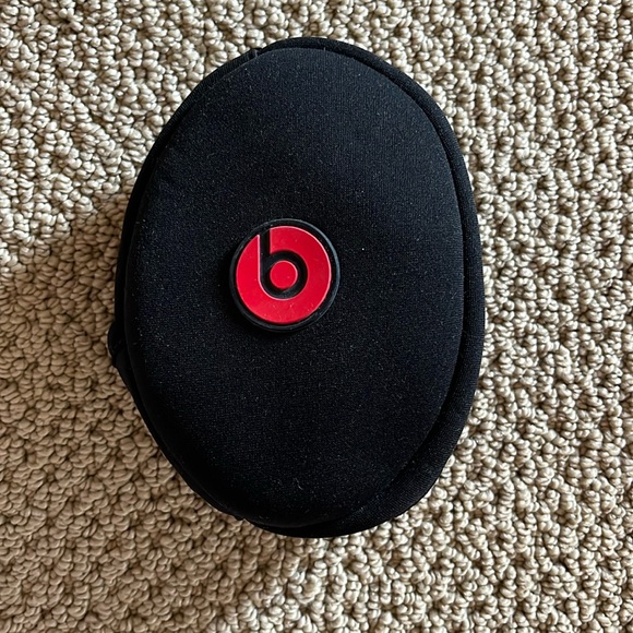 Beats by Dre wired, with case and adapter - Picture 2 of 10